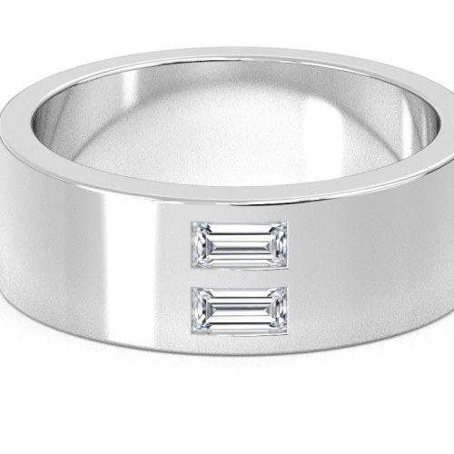 Diamond ring with two baguette-shaped stones